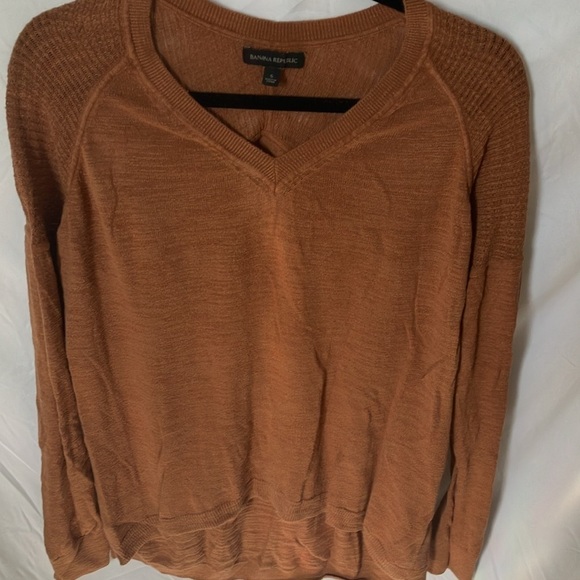 Banana Republic: Rust colored, oversized, sheer shoulders, lightweight sweater-S - Picture 15 of 16